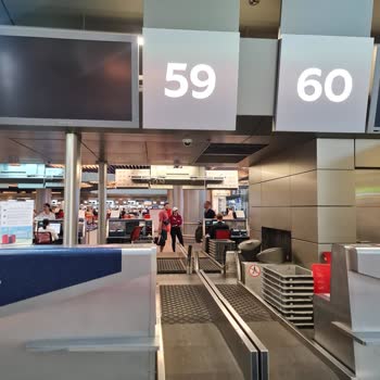 Moskova Havalimanında Ajet Personeli Yoktu Mağdur Edildik