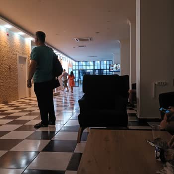 Alanya De Mare Otel'de Yoğunluk Ve Yetersiz Hizmet Nedeniyle Mağduriyet