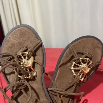 İki Sol Ayak Gönderildi, Muhatap Bulamıyorum!