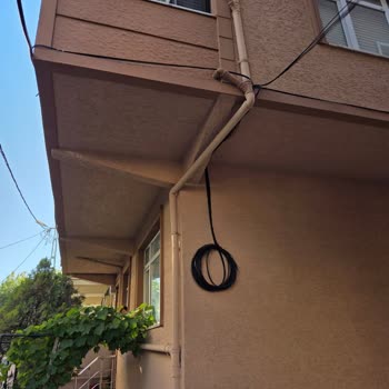 Evime İzinsiz Kablo Çekilerek Zarar Verildi