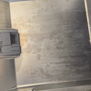 Bulaşık Makinesinde Deterjan Lekesi Ve Kalite Endişesi