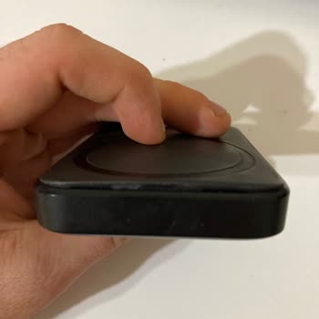 Baseus Wireless Powerbank Şarj Sırasında Şişti, Güvenlik Riski Oluştu