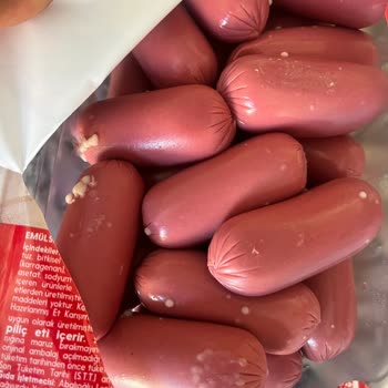 Son Kullanma Tarihi Geçmemiş Sosisin Küflü Ve Kötü Kokulu Çıkması
