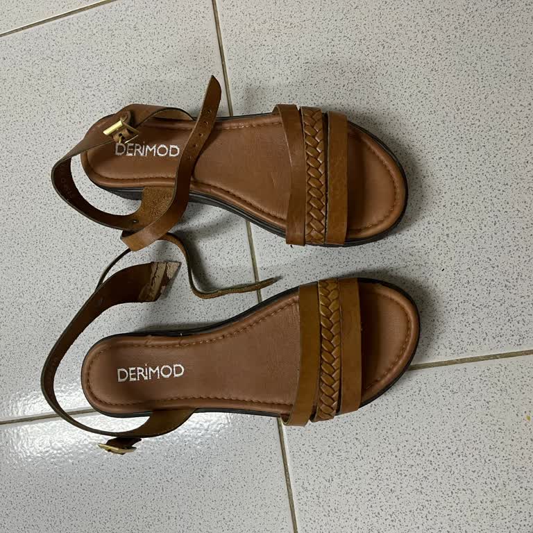 Açık Kahverengi Sandaletin Kısa Sürede Bozulmasına Çözüm Bulunmadı