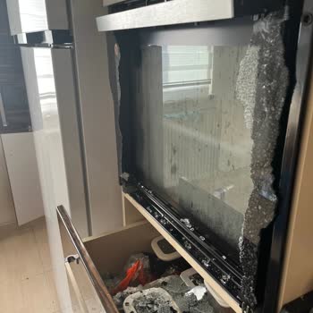 Fırın Patladı, Cam Parçalarıyla Yaralandım!