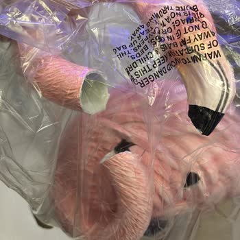 Kırık Gelen Hediyeyi Mağazada Hemen Değiştirmek İstiyorum Müşteri Hizmetlerine Ulaşamıyorum