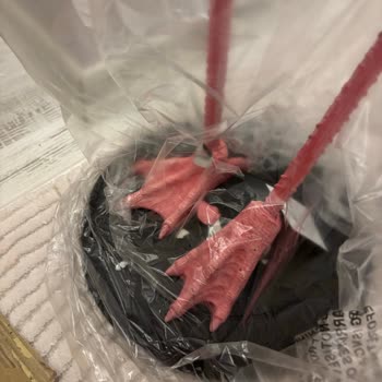 Kırık Gelen Hediyeyi Mağazada Hemen Değiştirmek İstiyorum Müşteri Hizmetlerine Ulaşamıyorum