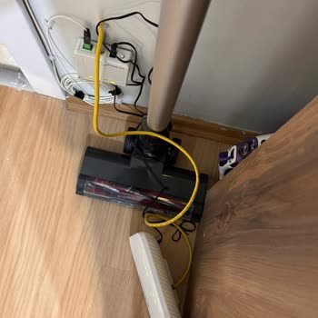 Kurulumda Özensizlik Ve Eksik Hizmet: Modem Yere Bırakıldı