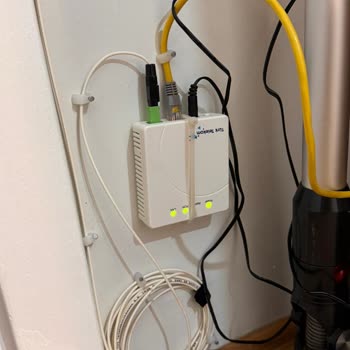 Kurulumda Özensizlik Ve Eksik Hizmet: Modem Yere Bırakıldı