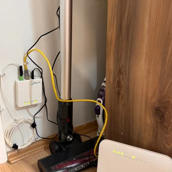 Kurulumda Özensizlik Ve Eksik Hizmet: Modem Yere Bırakıldı