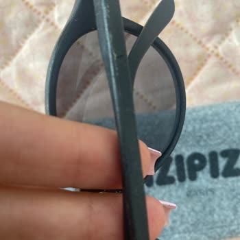 İzipizi Gözlükte Yapışkanlık Ve Soyulma Sorunu