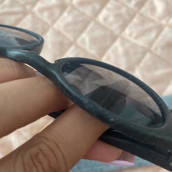 İzipizi Gözlükte Yapışkanlık Ve Soyulma Sorunu