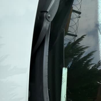 BMW F30 Silecek Izgarası Fitilinin Kronik Sorunu Ve Hayal Kırıklığı