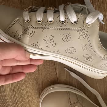 Guess Marka Ayakkabıda Kısa Sürede Yaşanan Sorunlar Ve Mağaza İlgisizliği