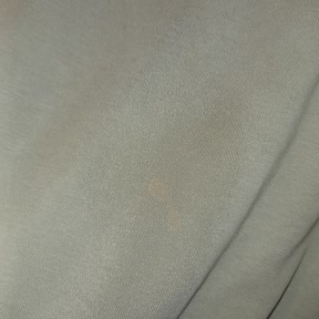 Sıvı Deterjan Kıyafetlerde Kalıcı Lekeler Bıraktı