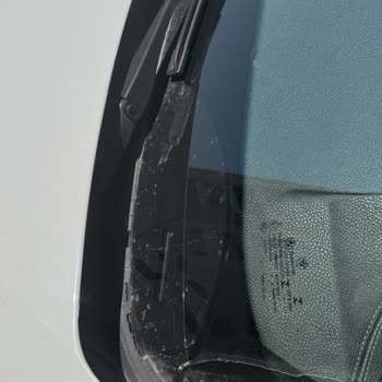 BMW 418i Cam Fitilinde Ciddi Deformasyon Ve Dökülme Sorunu