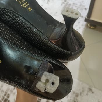 Aldığım Ayakkabının Topuğu 4. Giyişte Parçalandı, Müşteri Hizmetleri İlgisiz Kaldı