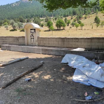 Çevre Ve Şehircilik Bakanlığı Hayrat Çeşmesinin Suyu Ev Sahibi Tarafından Kullanılıyor