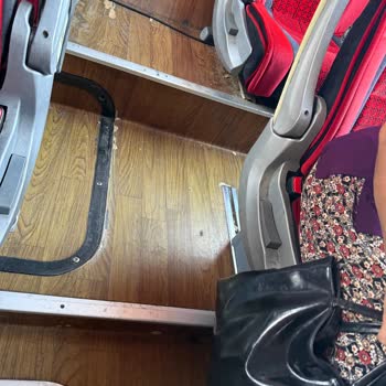 Pis Ve Klimaları Çalışmayan Otobüste Zorunlu Yolculuk Deneyimi