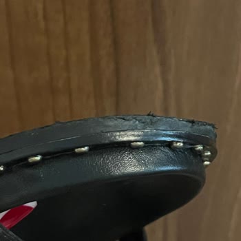 Yeni Alınan Sandaletin Tabanı Soyuldu, Değişim Reddedildi