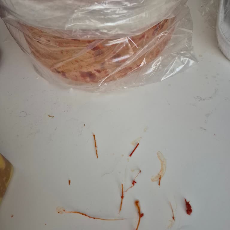 Salçadan Çıkan Tahta Parçalarına İlgisiz Kaldılar