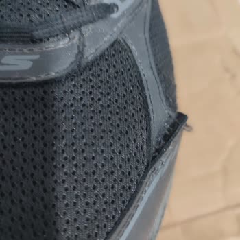 Skechers Ayakkabının Dikişleri Kısa Sürede Söküldü, Garanti Desteği Yok