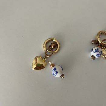 Asley Accessories & Cafe Çelik Küpe Renk Değişimi