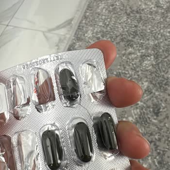 Nasfarma Sağlık Ürünleri İlaç Aldık Ve İçinden Kocaman Bir Saç Çıktı