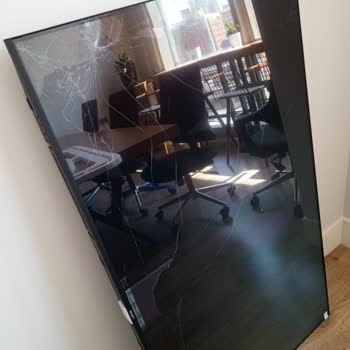 Teknosa Kırık Gelen TV İçin Değişim Ve İade Reddiyle Mağduriyet