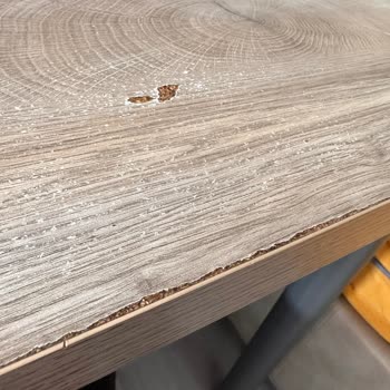 Yeni Alınan Çalışma Masasında Boya Soyulması Ve Ücretli Değişim Dayatması