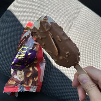 Dondurmanın İçinden Çıkan Tahta Parçası Hijyen Ve Güvenlik Endişesi