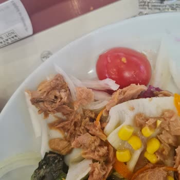 Kızılay AVM Sayrem'de Bozuk Ton Balıklı Salata Ve İlgisiz Personel