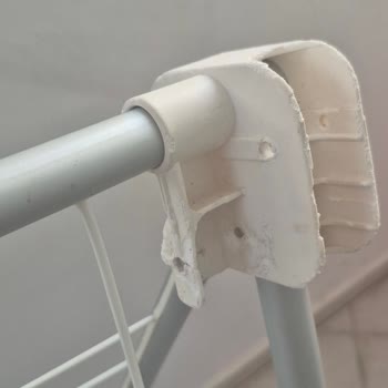 Fantom Çamaşır Askılığında Kırık Parçalar Ve Yetersiz Servis Desteği