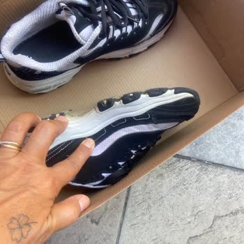 Skechers Mağazasında Ayakkabı Sorunu Ve Mağaza Müdürünün Tutumu