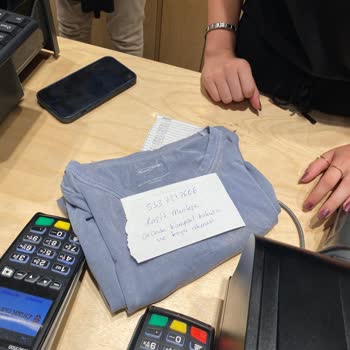 Satın Aldığım T-shirtte Kalıcı Kimyasal Koku Ve Renk Değişimi Sorunu Yaşadım