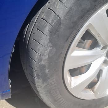 İkame Araçta Güvenlik Sorunu: Aşınmış Ve Farklı Markalara Ait Ön Lastikler