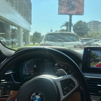 BMW Özgörkey Bornova'da Cam Değişimi Sırasında Yaşanan İlgisizlik