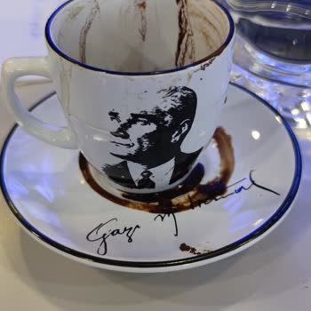 Aldığım Fincan Takımı İlk Kullanımda Kırıldı, Değişim Talep Ediyorum