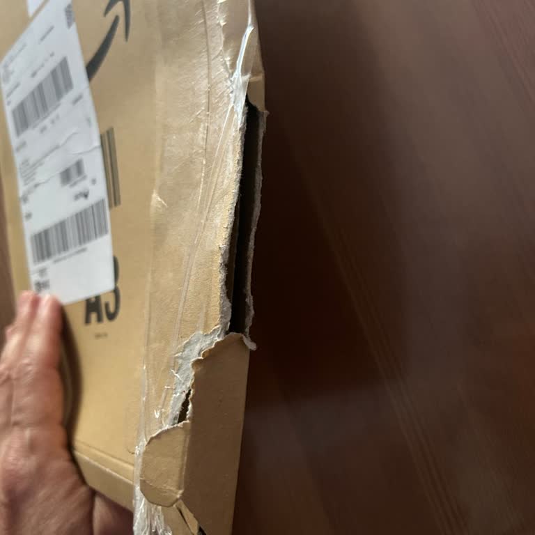 Kargom Açılıp Koli Bandıyla Kapatılmış Kitap Hasarlı Geldi