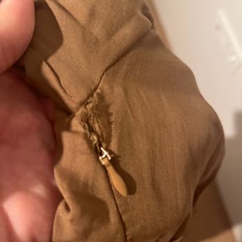 Aynı Elbisede İki Kez Defolu Ürün Gönderilmesi Güvenimi Sarstı