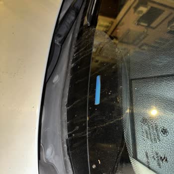 BMW F10 Ön Cam Plastiğinde Beklenmedik Deformasyon Sorunu