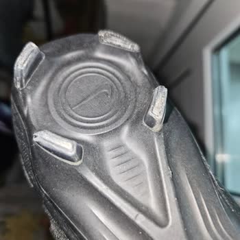 Aldığım Spor Ayakkabısında Ürün Hatası Ve İlgisizlik