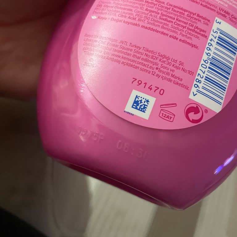 Şampuanın Kimyasal Kötü Kokusu Saçlarda Kalıyor