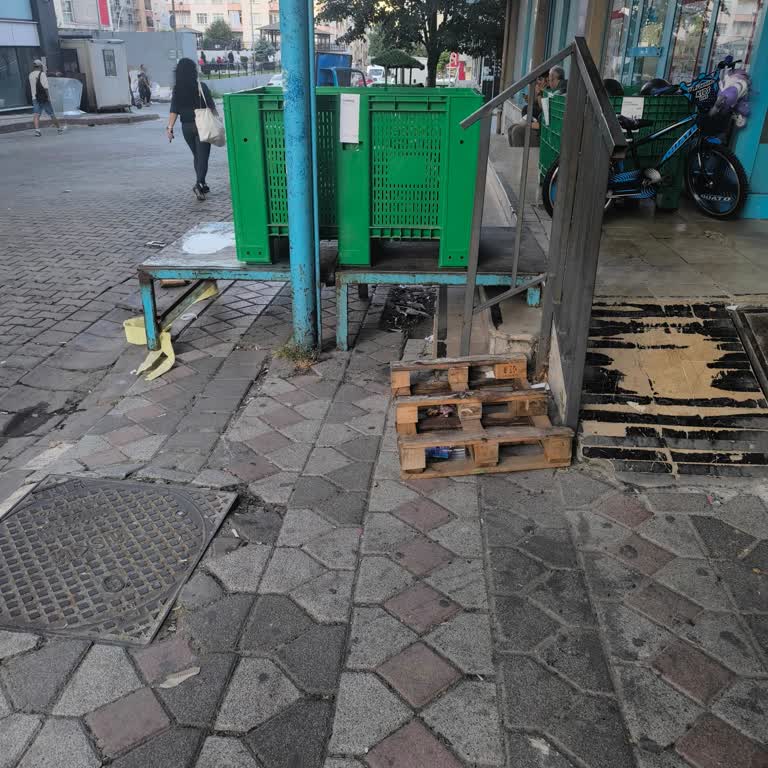 A101 Marketin Kaldırımda Meyve Satışı Mağduriyeti