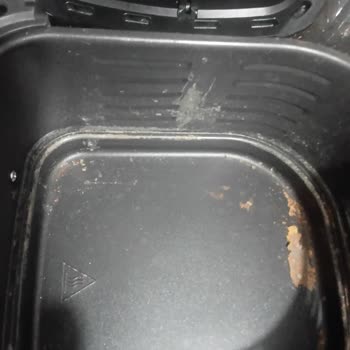 Sinbo Airfryer'ın Haznesi Kısa Sürede Soyuldu Ve Paslandı