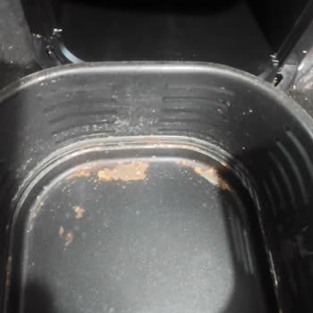 Sinbo Airfryer'ın Haznesi Kısa Sürede Soyuldu Ve Paslandı