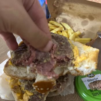 Çiğ Köfteyle Gelen Şok: Hamburgerde Büyük Hayal Kırıklığı