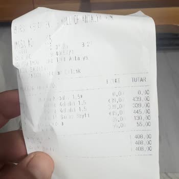 Restoranda Pişmemiş Pilav Ve İlgisiz Çalışanlar