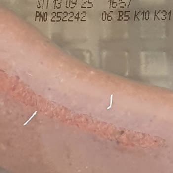 Torku Kasap Sucukta Siyah Oluşumlar Ve İlgisiz Müşteri Hizmetleri