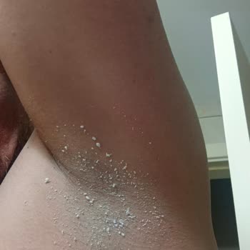 Nivea Deo Stick zieht nicht ein, 4× gekauft, alle klumpen auf der Haut!